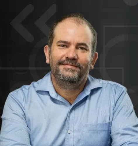 Leandro Bueno.